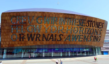 CARDIFF BİRLİK KINGDOM 06 17: Galler Milenyum Merkezi Galler 'in Cardiff, Galler' deki Cardiff Bay bölgesinde yer alan ulusal sanat merkezidir.