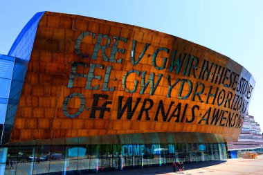 CARDIFF BİRLİK KINGDOM 06 17: Galler Milenyum Merkezi Galler 'in Cardiff, Galler' deki Cardiff Bay bölgesinde yer alan ulusal sanat merkezidir.