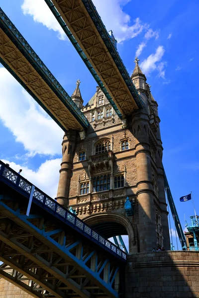 英国伦敦 06年19月23日 伦敦塔桥是伦敦一座I级综合基座和悬索桥 建于1886年至1894年之间 — 图库照片
