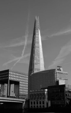 LONDRA BİRLİK KINGDOM - 06 19 2023: Çömlek Londra Köprüsü, Avrupa Birliği 'nin en yüksek binasıdır.. 