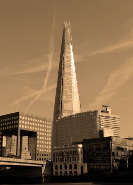 LONDRA BİRLİK KINGDOM - 06 19 2023: Çömlek Londra Köprüsü, Avrupa Birliği 'nin en yüksek binasıdır.. 