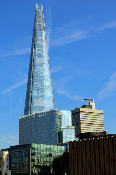 LONDRA BİRLİK KINGDOM - 06 19 2023: Çömlek Londra Köprüsü, Avrupa Birliği 'nin en yüksek binasıdır.. 