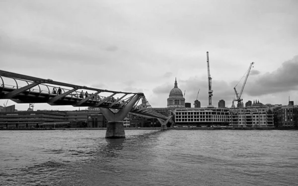 London United Kingdom Міст Тисячоліття Лондоні Великобританія — стокове фото