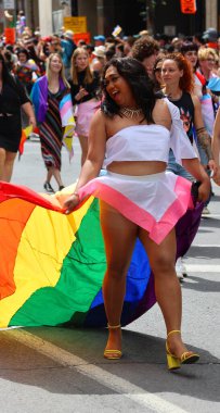 MONTREAL QUEBEC CANADA 08: 13: 23: Montreal Onur Kutlamaları Toplum Günü 'ne katılanlar. Bu etkinliğin içermesi, eğitmesi ve eğlendirmesi...