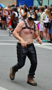 MONTREAL QUEBEC CANADA 08: 13: 23: Montreal Onur Kutlamaları Toplum Günü 'ne katılanlar. Bu etkinliğin içermesi, eğitmesi ve eğlendirmesi...