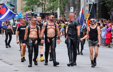 MONTREAL QUEBEC CANADA 08: 13: 23: Montreal Onur Kutlamaları Toplum Günü 'ne katılanlar. Bu etkinliğin içermesi, eğitmesi ve eğlendirmesi...