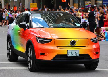 MONTREAL QUEBEC CANADA 08: 13: 23: Montreal Onur Kutlamaları Toplum Günü 'ne katılanlar. Bu etkinliğin içermesi, eğitmesi ve eğlendirmesi...