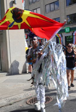 MONTREAL QUEBEC CANADA 08: 13: 23: Montreal Onur Kutlamaları Toplum Günü 'ne katılanlar. Bu etkinliğin içermesi, eğitmesi ve eğlendirmesi...