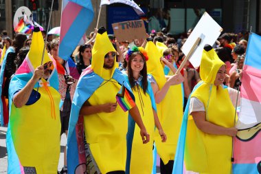 MONTREAL QUEBEC CANADA 08: 13: 23: Montreal Onur Kutlamaları Toplum Günü 'ne katılanlar. Bu etkinliğin içermesi, eğitmesi ve eğlendirmesi...