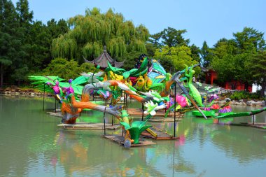 MONTREAL QUEBEC CANADA 08 27 2020: Montreal Botanik Bahçeleri 'ndeki Çin Bahçesi  