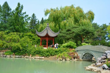 MONTREAL QUEBEC CANADA 08 27 2020: Montreal Botanik Bahçeleri 'ndeki Çin Bahçesi  