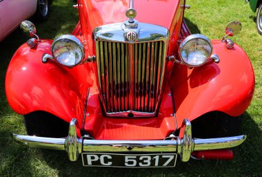 GRANBY QUEBEC CANADA 07: 30 2023: The MG TD 1953, 1936-1955 yılları arasında MG tarafından üretilen iki koltuklu açık gövdeli spor arabalardır..