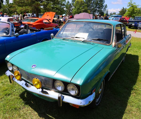 Grandby QUEBEC CANADA 07: 30 2023: Chrysler Sunbeam 1970, İskoçya 'nın Linwood kentindeki eski Rootes Group fabrikasında Chrysler Avrupa tarafından üretilen üç kapılı küçük bir hatchback.