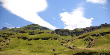 Lesotho 'nun güzel manzarası, resmi olarak Lesotho Krallığı, denize kıyısı olmayan bir ülke ve bölge, Güney Afrika Cumhuriyeti ile çevrili.