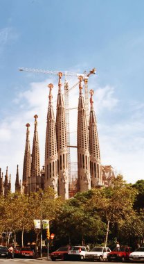 BARCELONA İSPAIN 10 10 2000 Sagrada Famlia. Dünyadaki en büyük tamamlanmamış Katolik kilisesidir. Katalan mimar Antoni Gaud tarafından tasarlandı.