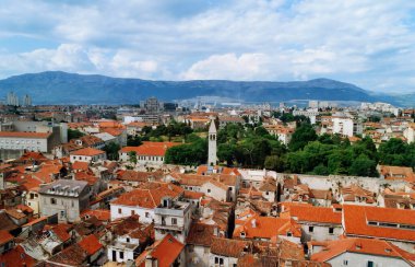 SPLIT CROATIA 05 23 2000: Split Hırvatistan 'ın orta Dalmaçya kentinde bulunan bir şehirdir. Şehir, Diocletian Sarayı 'nın etrafına inşa edildi.