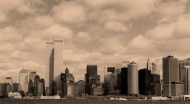 New York Birleşik Devletleri 05: 18 1995: 09-11-2001 şehir manzarasından önce Aşağı Manhattan. New York şehir merkezindeki yerleşim yerleri 11 Eylül saldırılarından sonra iki kattan fazla arttı..