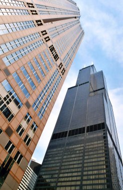 Chicago ILLINOIS BİRLİK DEVLETLERİ 06 23 2003; Willis Kulesi (eski adıyla Sears Kulesi) 108 katlıdır.
