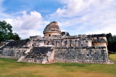 CHICHEN ITZA MEXICO - 11 11: 03: Chichen Itza Terminal Classic döneminin Maya halkı tarafından inşa edilmiş büyük bir Kolombiya öncesi şehir. Arkeolojik alan Tinum Belediyesi Yucatan Eyaleti 'nde yer almaktadır.