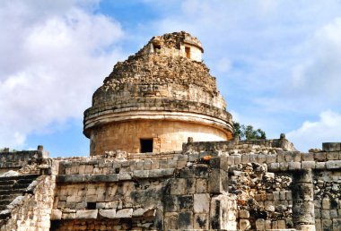 CHICHEN ITZA MEXICO - 11 11: 03: Chichen Itza Terminal Classic döneminin Maya halkı tarafından inşa edilmiş büyük bir Kolombiya öncesi şehir. Arkeolojik alan Tinum Belediyesi Yucatan Eyaleti 'nde yer almaktadır.