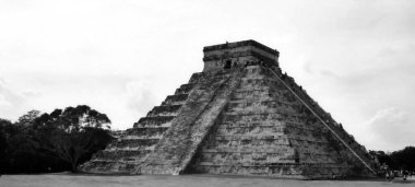 CHICHEN ITZA MEXICO - 11 11: 03: Chichen Itza Terminal Classic döneminin Maya halkı tarafından inşa edilmiş büyük bir Kolombiya öncesi şehir. Arkeolojik alan Tinum Belediyesi Yucatan Eyaleti 'nde yer almaktadır.