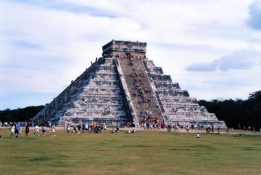 CHICHEN ITZA MEXICO - 11 11: 03: Chichen Itza Terminal Classic döneminin Maya halkı tarafından inşa edilmiş büyük bir Kolombiya öncesi şehir. Arkeolojik alan Tinum Belediyesi Yucatan Eyaleti 'nde yer almaktadır.