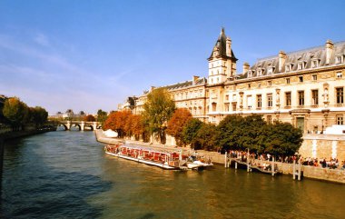 PARIS FRANCE 09 23 2003: The Conciergerie, Fransa 'nın başkenti Paris' te bir binadır. Eski kraliyet sarayının bir parçasıydı, Palais de la Cite.