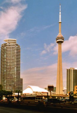 TORONONONONONTO ONTARIO CANADA 06 24 2006: CN Kulesi Toronto, Ontario, Kanada 'daki beton iletişim ve gözlem kulesi