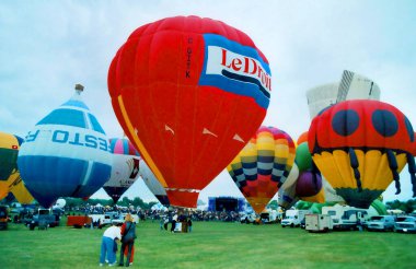 GATINEAU QUEBEC CANADA 09 09 09 1998: Gatineau Sıcak Hava Balon Festivali geleneksel olarak İşçi Bayramı 'nda, Gatineau Sıcak Hava Balonu Festivali Outaouais' in en büyük yaz etkinliğidir..