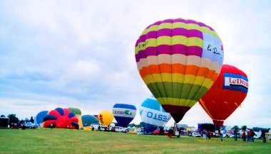 GATINEAU QUEBEC CANADA 09 09 09 1998: Gatineau Sıcak Hava Balon Festivali geleneksel olarak İşçi Bayramı 'nda, Gatineau Sıcak Hava Balonu Festivali Outaouais' in en büyük yaz etkinliğidir..