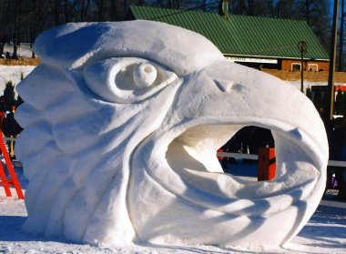 MONTREAL QUEBEC CANADA 01: 08 1998: Montreal 's Fete des Neiges de Montreal Kış Festivali' nde Kar Heykelleri her yıl Jean-Drapeau Park 'ta düzenlenen yıllık festivaldir..