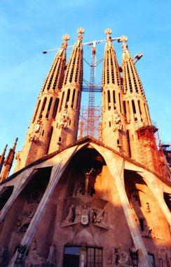 BARCELONA İSPAIN 10 10 2000 Sagrada Famlia. Dünyadaki en büyük tamamlanmamış Katolik kilisesidir. Katalan mimar Antoni Gaud tarafından tasarlandı.