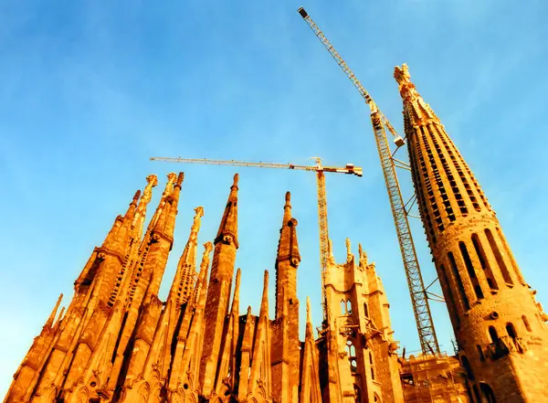 BARCELONA İSPAIN 10 10 2000 Sagrada Famlia. Dünyadaki en büyük tamamlanmamış Katolik kilisesidir. Katalan mimar Antoni Gaud tarafından tasarlandı.