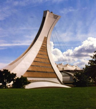 MONTREAL QUEBEC CANADA 09 08 2001: Montreal Olimpiyat Stadyumu ve kulesi, dünyanın en yüksek meyilli kulesi.