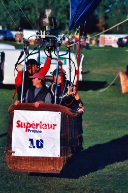 GATINEAU QUEBEC CANADA 09 09 09 2001: Gatineau Sıcak Hava Balon Festivali geleneksel olarak İşçi Bayramı 'nda, Gatineau Sıcak Hava Balonu Festivali Outaouais' in en büyük yaz etkinliğidir..