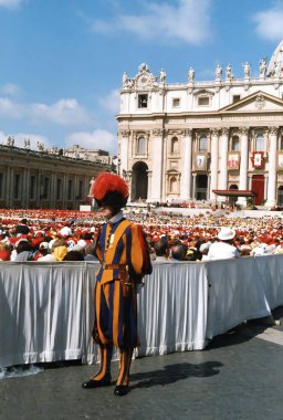 VATICAN İTALYA 05 12 2003: John Paul tarafından 4 yeni aziz, 2 Polonya 'dan: Joseph Sebastian Pelczar, Ursula Ledochowska ve 2 İtalyan: Maria De Mattias, Virginia Centurione Bracelli