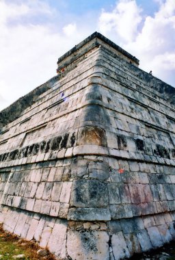 CHICHEN ITZA MEXICO 11 11: 03: Chichen Itza, Terminal Classic döneminin Maya halkı tarafından inşa edilmiş büyük bir Kolombiya öncesi şehir. Arkeolojik alan Tinum Belediyesi Yucatan Eyaleti 'nde yer almaktadır.