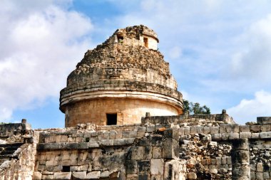 CHICHEN ITZA MEXICO 11 11: 03: Chichen Itza, Terminal Classic döneminin Maya halkı tarafından inşa edilmiş büyük bir Kolombiya öncesi şehir. Arkeolojik alan Tinum Belediyesi Yucatan Eyaleti 'nde yer almaktadır.