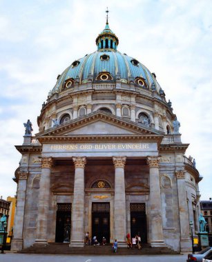 COPENHAGEN DENMARK 08 07 2001: The Marble Church (Marmorkirken), Danimarka 'nın Kopenhag kentindeki Evanjelik Lüteryen Kilisesi..