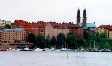 STOCKHLOM SWEDEN 08 20 2001: Stockholm, İsveç 'te Eski Şehrin (Gamla Stan) Sahnesi