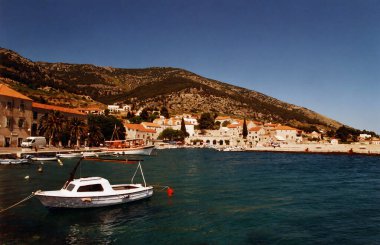 BRAC CROATIA 05 27 2000: Brac Adriyatik Denizi 'nde bir Hırvat adasıdır ve bu ada Dalmaçya' nın en büyük, Adriyatik Denizi 'nin ise en büyük üçüncü adasıdır. 