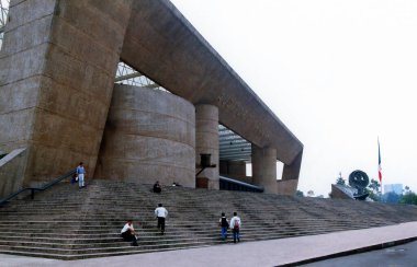 MEXICO CITO 11. şehri: Üç Kültür Meydanı Plaza de las Tres Kültür Antik Aztek Şehri Tlatelolco 'da Aztekler' in Cortez 'e karşı Tlatelolco' da son savaş düzenledikleri yer.