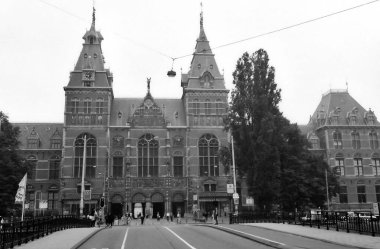 AMSTERDAM NETHERLANDS 06 01 2000: Hollanda Ulusal Opera ve Bale. Stopera, Amsterdam belediye binası ve Hollanda Ulusal Opera ve Balesi 'ne ev sahipliği yapan bir yapı kompleksidir..