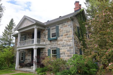 Doğu Kasabası 'nın en güzel bölgelerinden birinde, İskandinav kökenli tasarımı olan klasik bir ev.