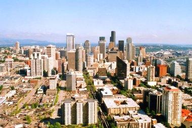 SEATTLE WASHINGTON AMERİKA 'NIN BİRLİK Eyaletleri 06: 12 2005: İniş Seattles olağanüstü yürüyebilir şehir merkezi gösterişli gökdelenler, büyüleyici binalar ve hareketli işletmelerle doludur