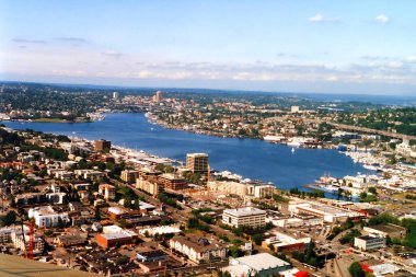 SEATTLE WASHINGTON AMERİKA 'NIN BİRLİK Eyaletleri 06: 12 2005: İniş Seattles olağanüstü yürüyebilir şehir merkezi gösterişli gökdelenler, büyüleyici binalar ve hareketli işletmelerle doludur