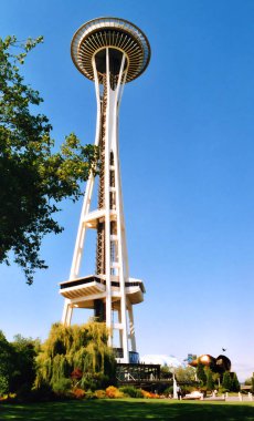 SEATTLE WASHINGTON AMERİKA 'NIN BİRLİK Eyaletleri 06 06 12 2005: The Space Needle Seattle' da bir gözlem kulesidir. Şehrin bir simgesi olarak kabul edilen şehir, Seattle 'ın simgesi olarak gösterildi..