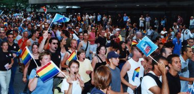 MONTREAL QUEBEC CANADA 15 Ağustos 2002: Montreal Onur Kutlamaları Toplum Günü 'ne katılan. Bu etkinliğin içermesi, eğitmesi ve eğlendirmesi...