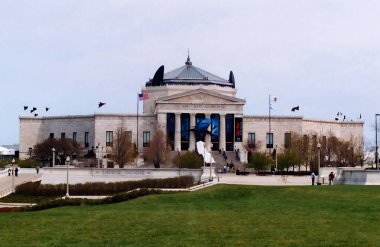 Şikago ILLINOIS BİRLİK Eyaletleri 06: 23 2003; Chicago 'nun belirlenen 77 kamu alanından biri olan The Loop, Chicago' nun merkez ticaret bölgesidir..