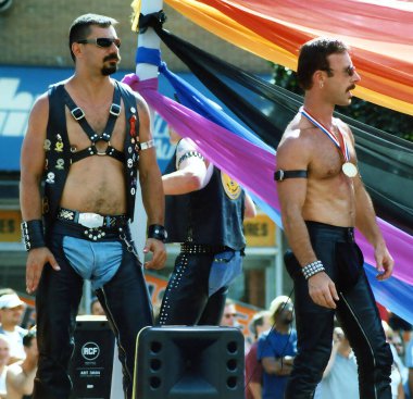 MONTREAL QUEBEC CANADA 15 Ağustos 2002: Montreal Onur Kutlamaları Toplum Günü 'ne katılan. Bu etkinliğin içermesi, eğitmesi ve eğlendirmesi...